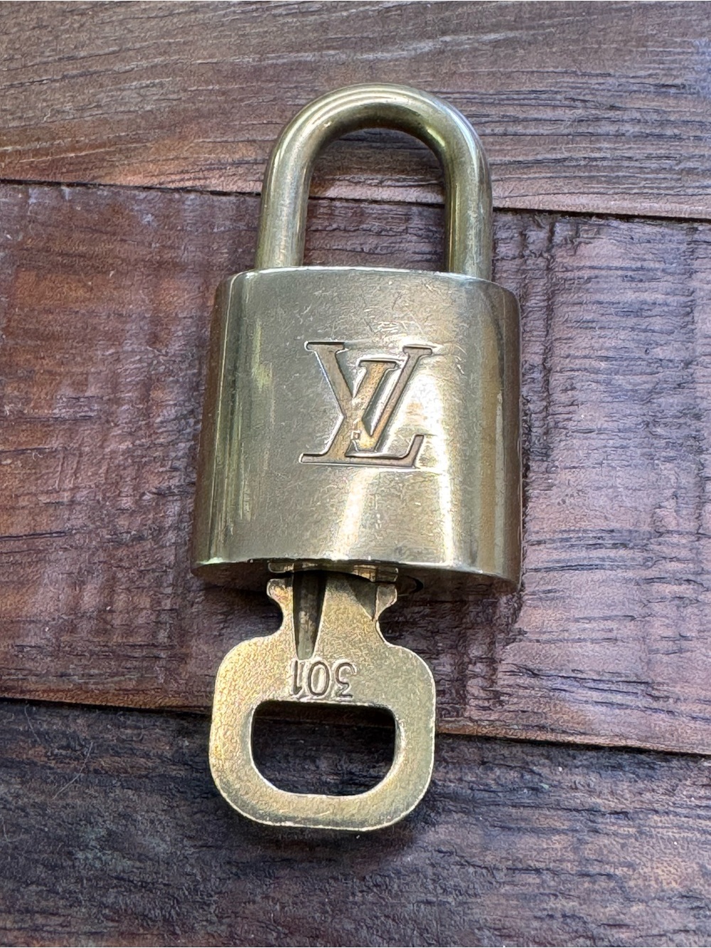 LOUIS VUITTON #301 LOCK & KEY 🔐